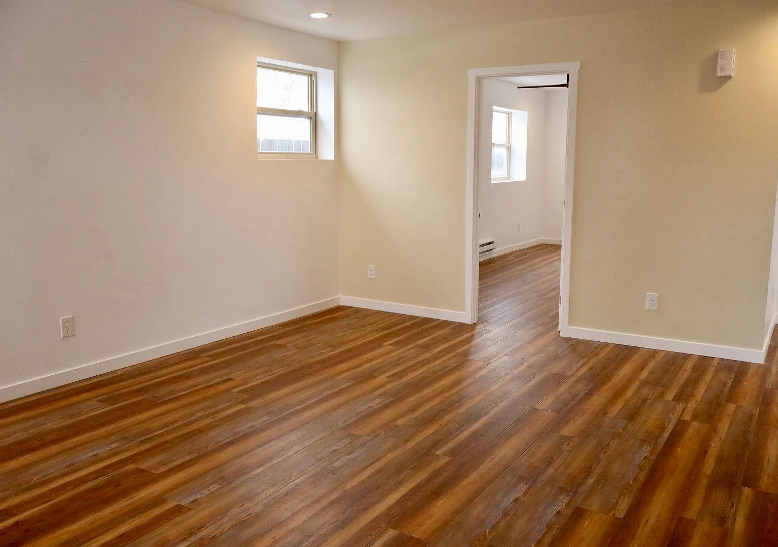 Adorable 2 bed 1 bath available near hospitals — Photo 2