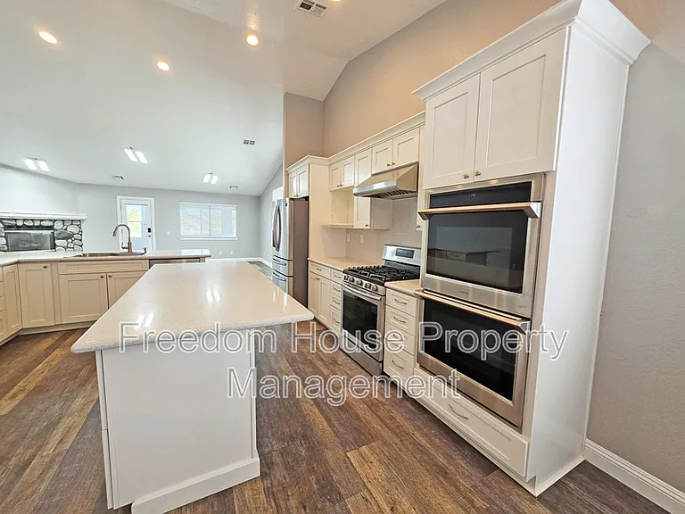 3630 E Vineyard Dr N — Photo 16