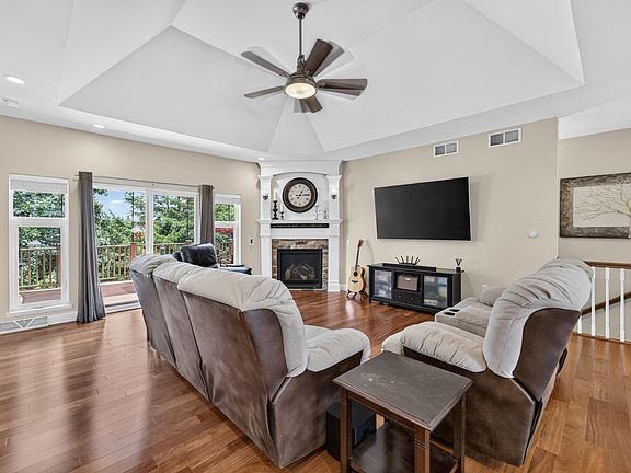 4th image of 280 Drumlin Cir