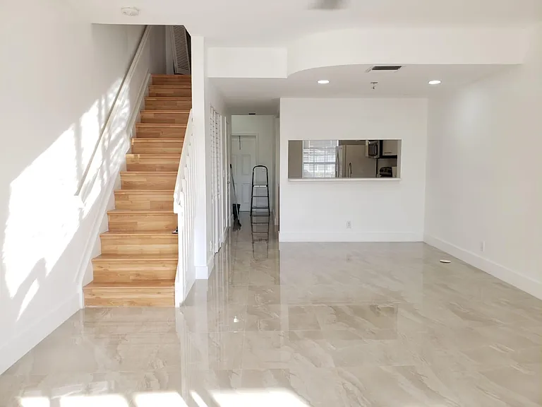4963 SW 31st Ter — Photo 5
