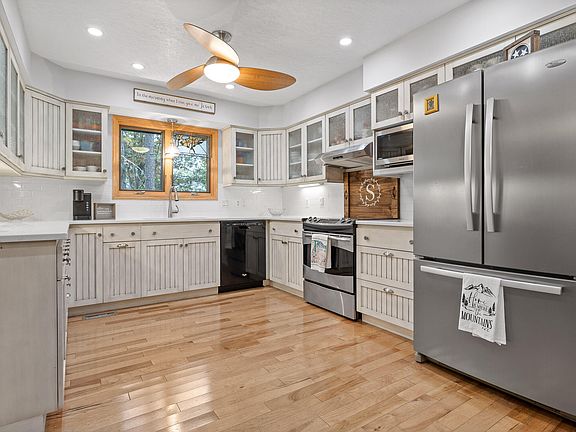 14th image of this home