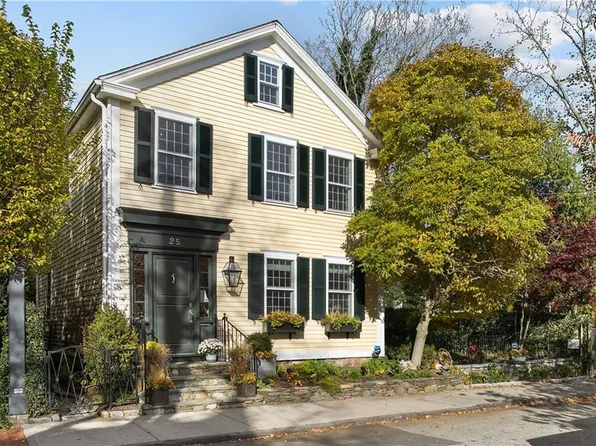 25 Willow St, Newport, RI 02840
