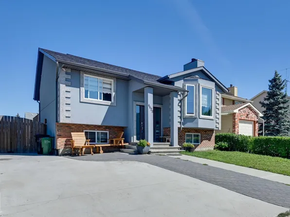 4628 37th Ave NW, Edmonton, AB T6L 3V1