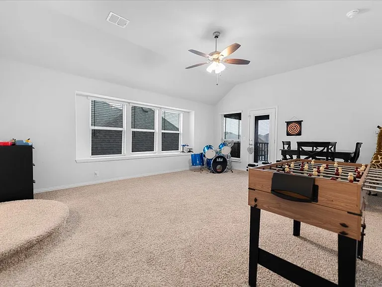 2760 Richard St — Photo 22