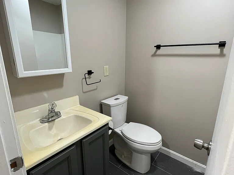 Upstairs full bath