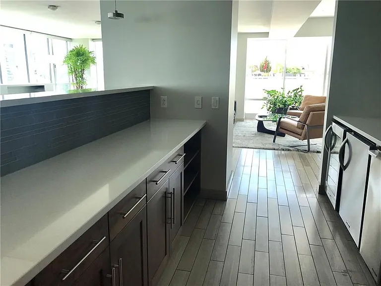 300 Bowie St — Photo 22