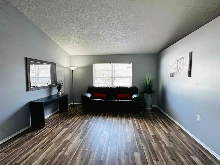 805 Mendoza Dr — Photo 6