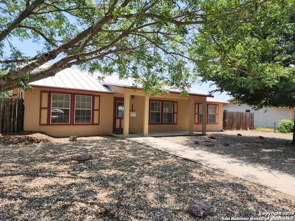 112 W Nimitz St, Fredericksburg, TX 78624