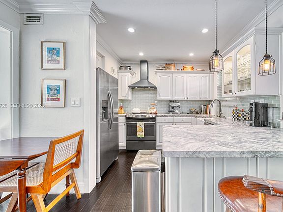2nd image of 5640 SW 78th St #124C