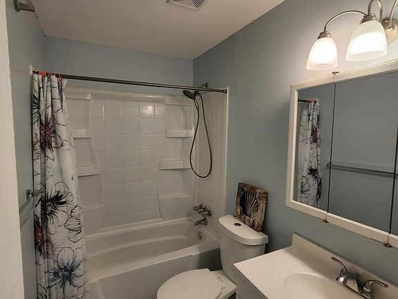 4th image of 554 NW Azalea Ave