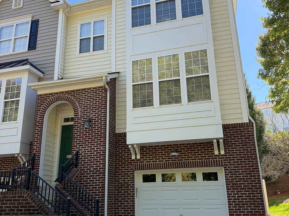 5461 Crescentview Pkwy