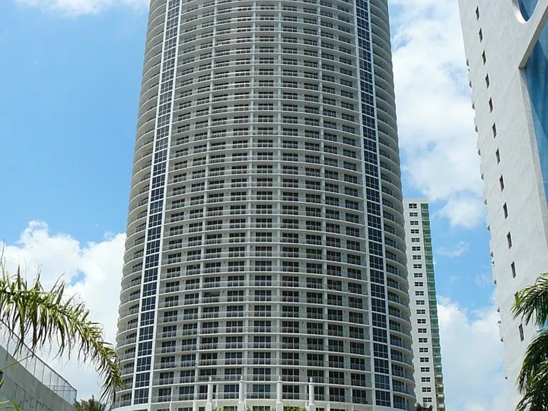 1750 N Bayshore Dr #0 — Photo 1