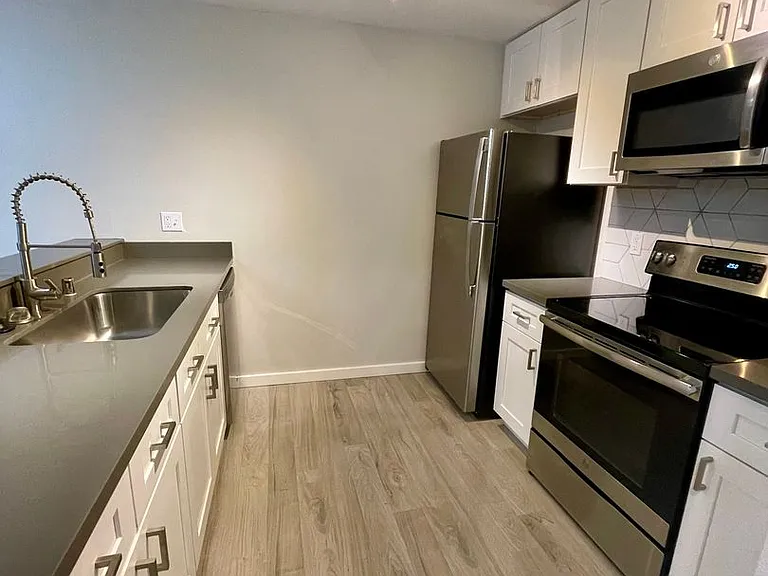 Monterey Apartments — Photo 7