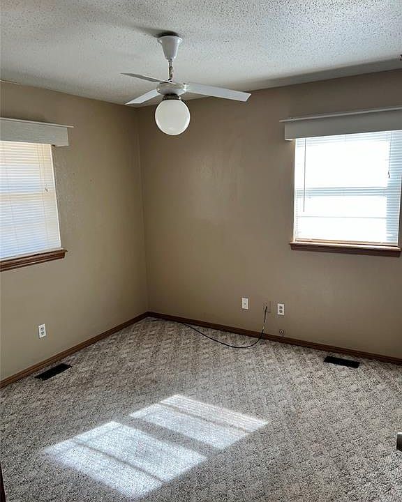 1st image of 3501 N Ridgewood Dr