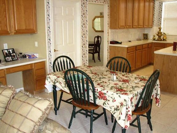 4th image of 2025 Fox Glen Dr
