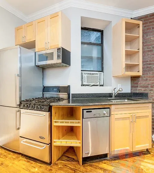 52 Barrow St #LL — Photo 3