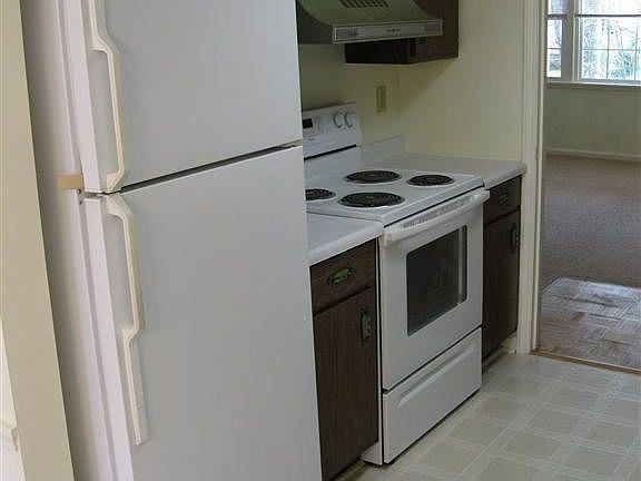 4th image of 4 Lexington Ln APT 3