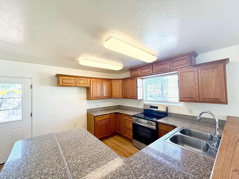 430 W Lake Louise Rd — Photo 7