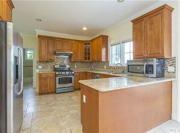5th image of 58 Evans Ave