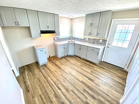 5th image of 2926 Woodman Dr