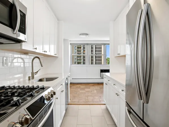 75 Henry Street image 3 of 9