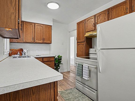 4th image of 1736 Montague Ave