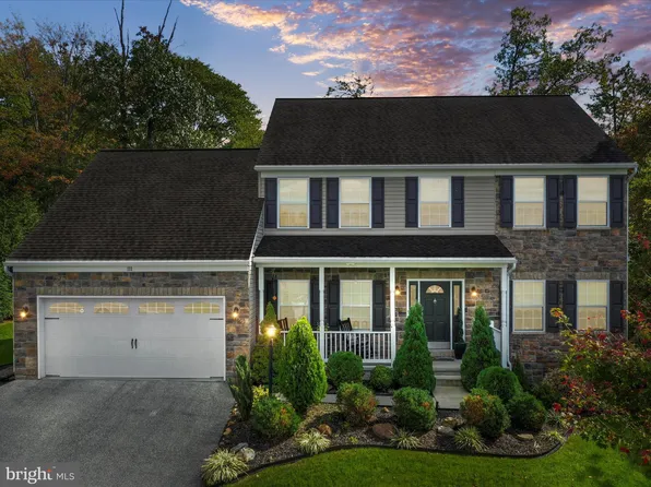 111 Featherdale Cir, Fayetteville, PA 17222