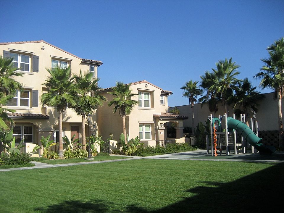 1st image of 68 Nieto Pl
