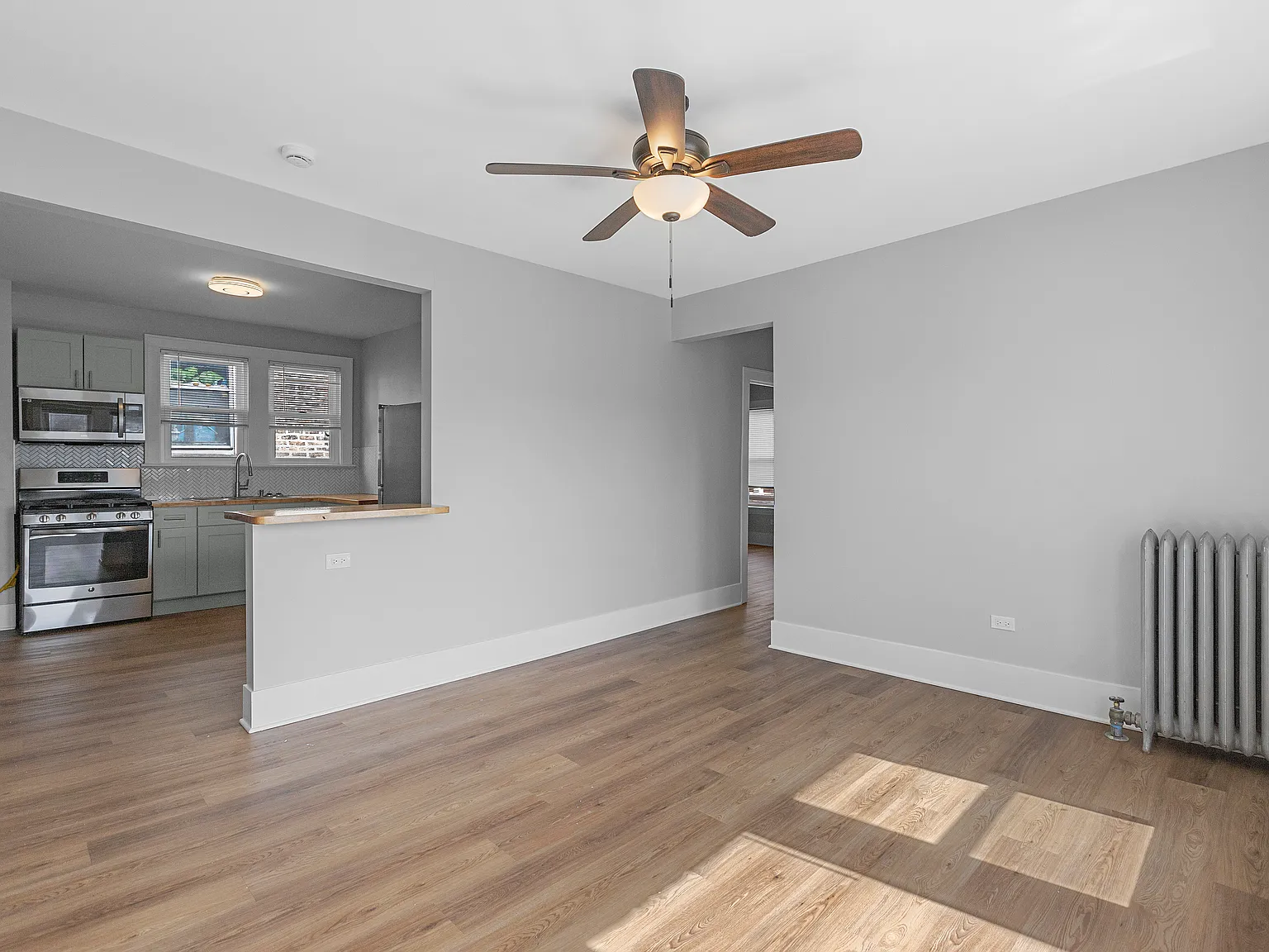 2 bed, 1.0 bath, $1,800 — Photo 2