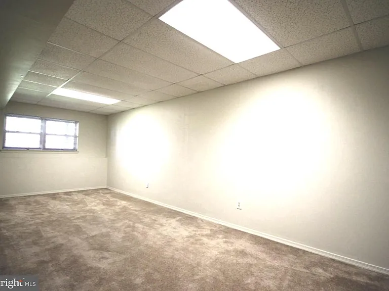 508 Ascot Ct — Photo 17
