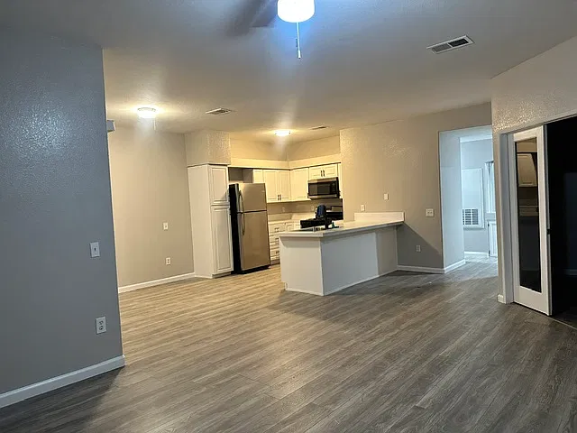 2 bed, 1204 sqft, $1,650 — Photo 4