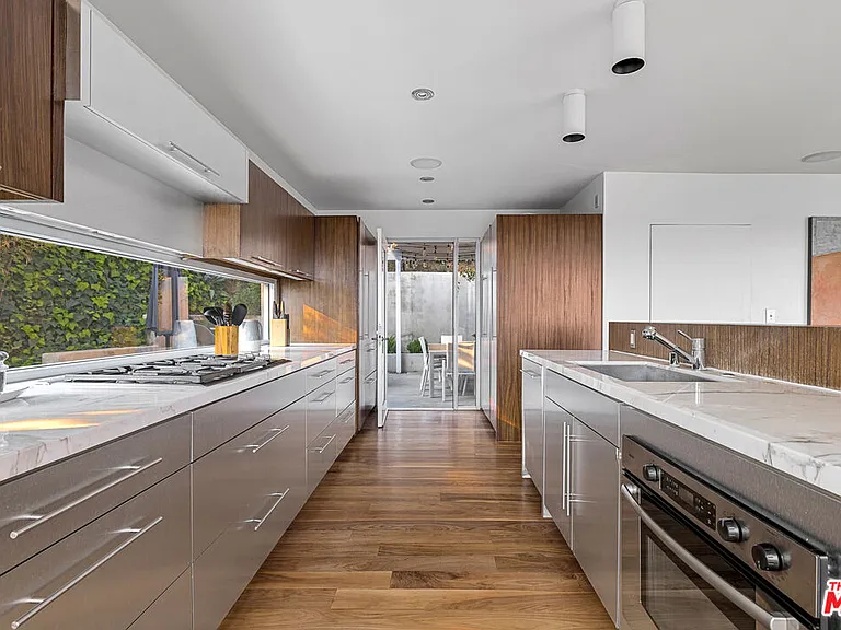 8737 Saint Ives Dr — Photo 20