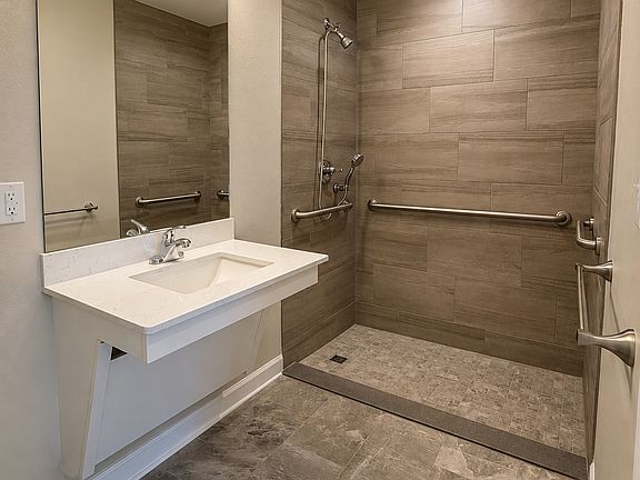 5th image of 140 16th St #2