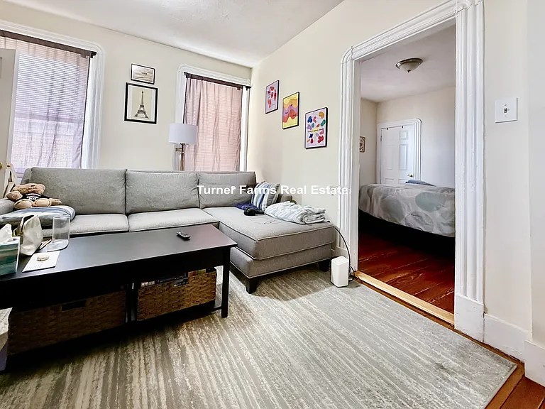 1056 Cambridge St — Photo 11