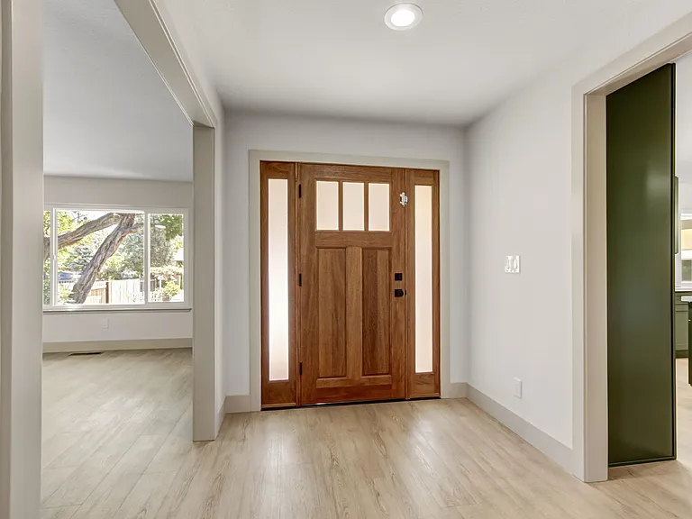 965 Jonas Ave — Photo 5
