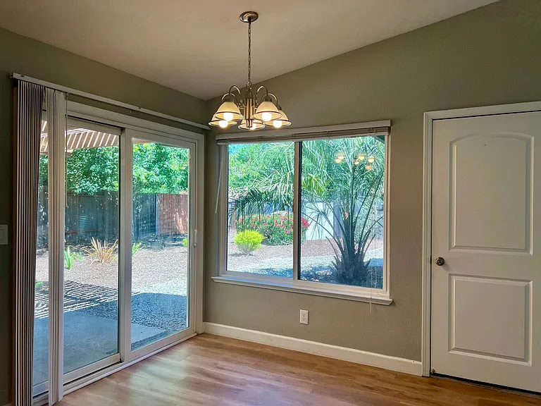 5562 Catalpa Ct — Photo 6