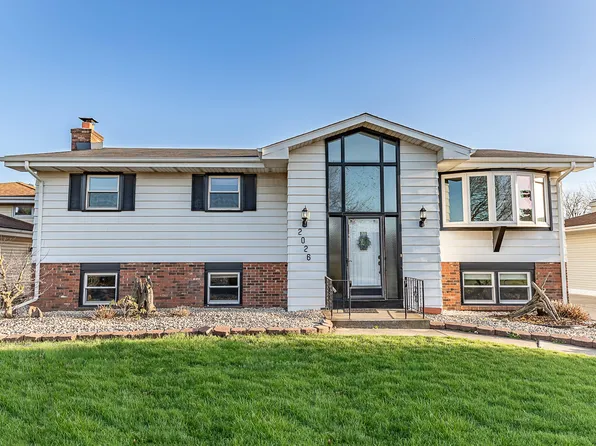 2026 Azalea Dr, Highland, IN 46322