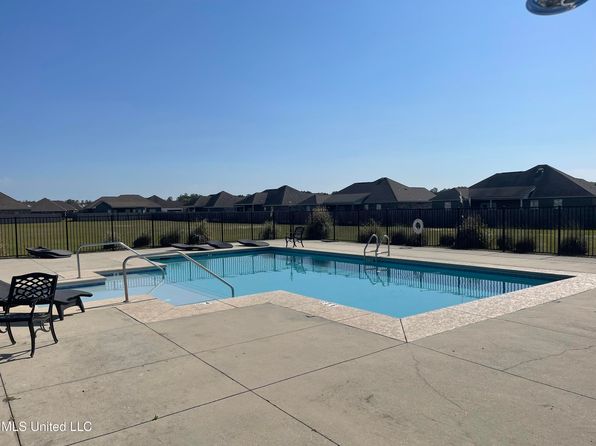 12221 Savannah Cir, Ocean Springs, MS 39564