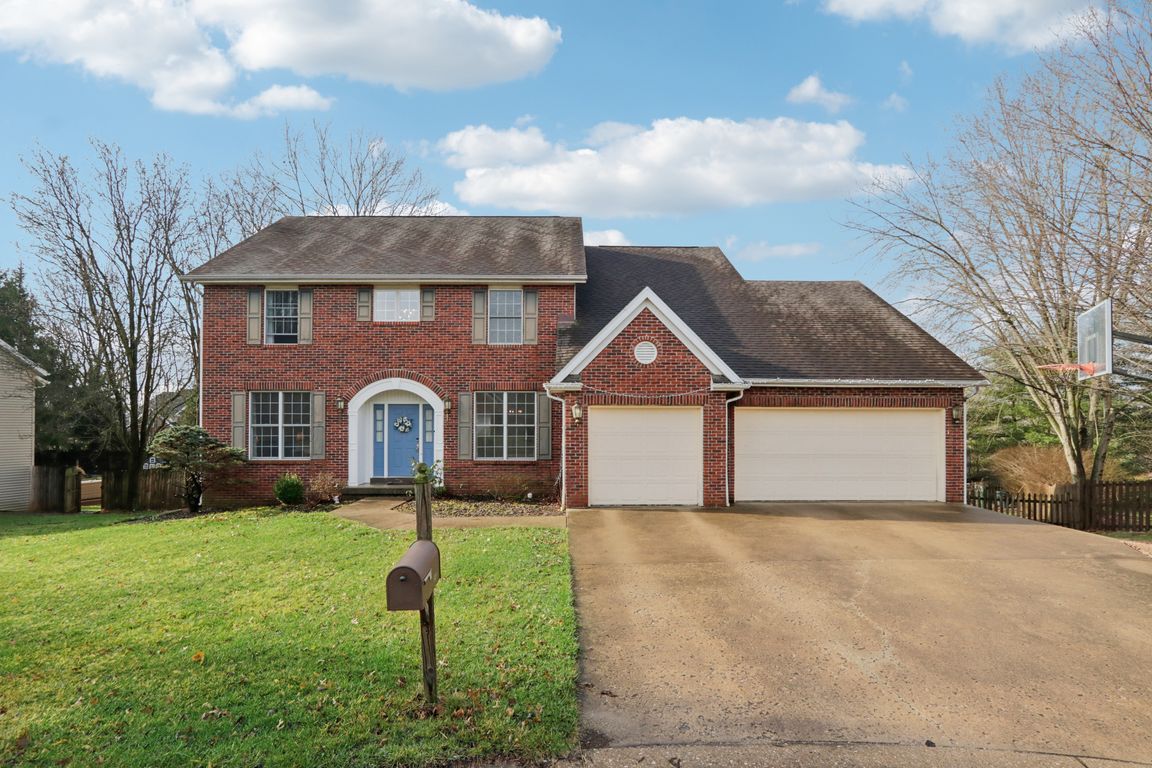 E Cedarwood Ct-S0703-001.jpg