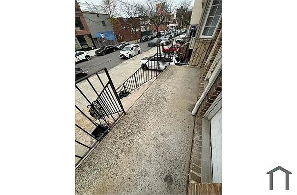 Building Photo - 111 Thatford Ave