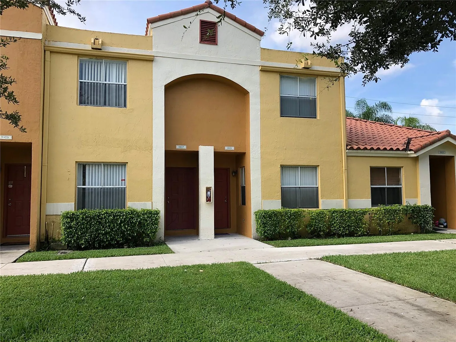 2 bed, 2.5 bath, 1050 sqft, $2,050 — Photo 2