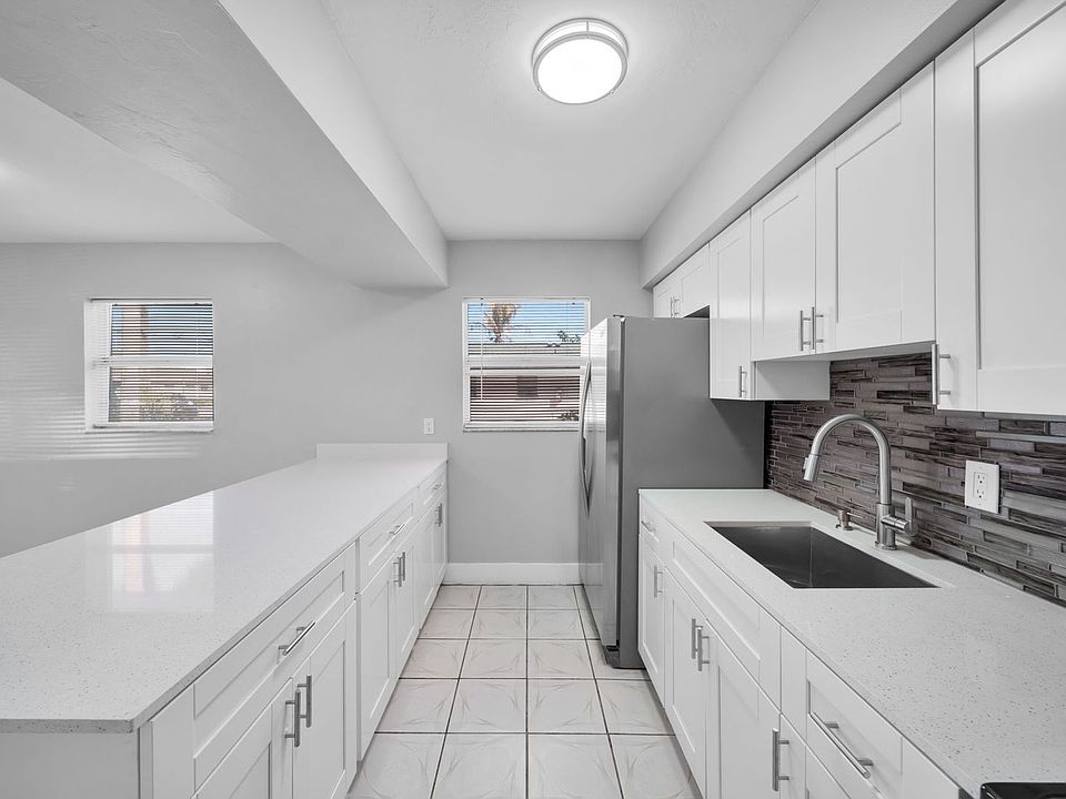 1st image of 15 SE 24th Ave APT E