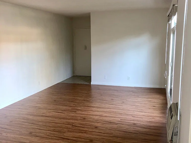 855 S Windsor Blvd #1 — Photo 5