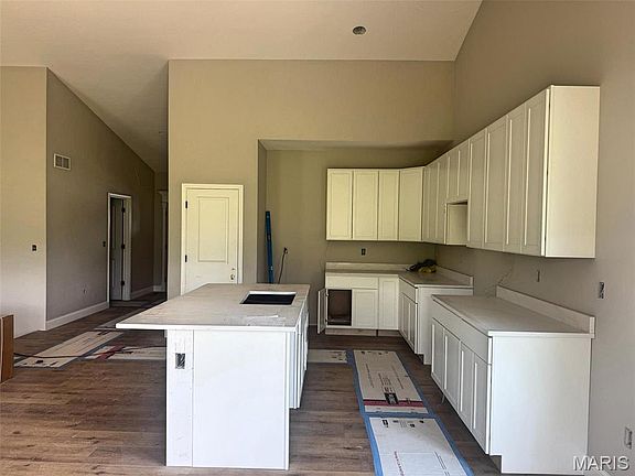 3rd image of 8084 Villa Valley