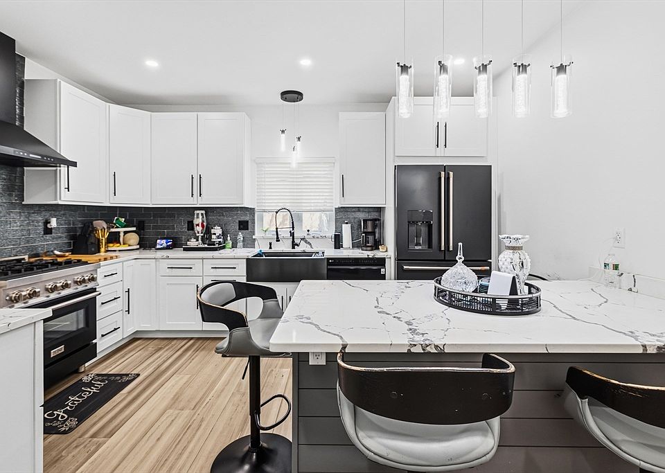 1st image of 658 3rd St