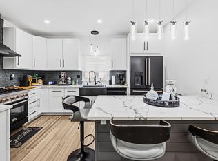 658 3rd St, Fall River, MA 02721