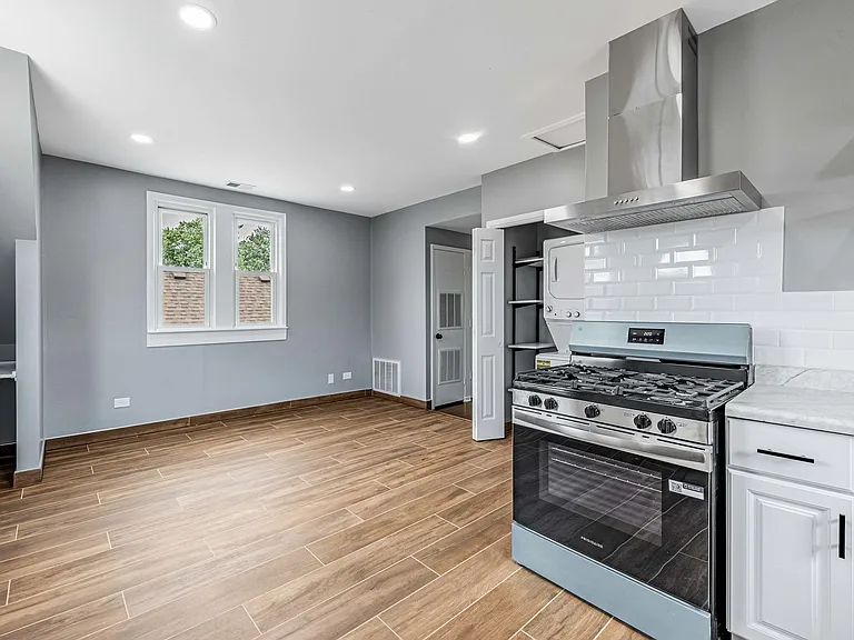 3841 W Eddy St #2 — Photo 10