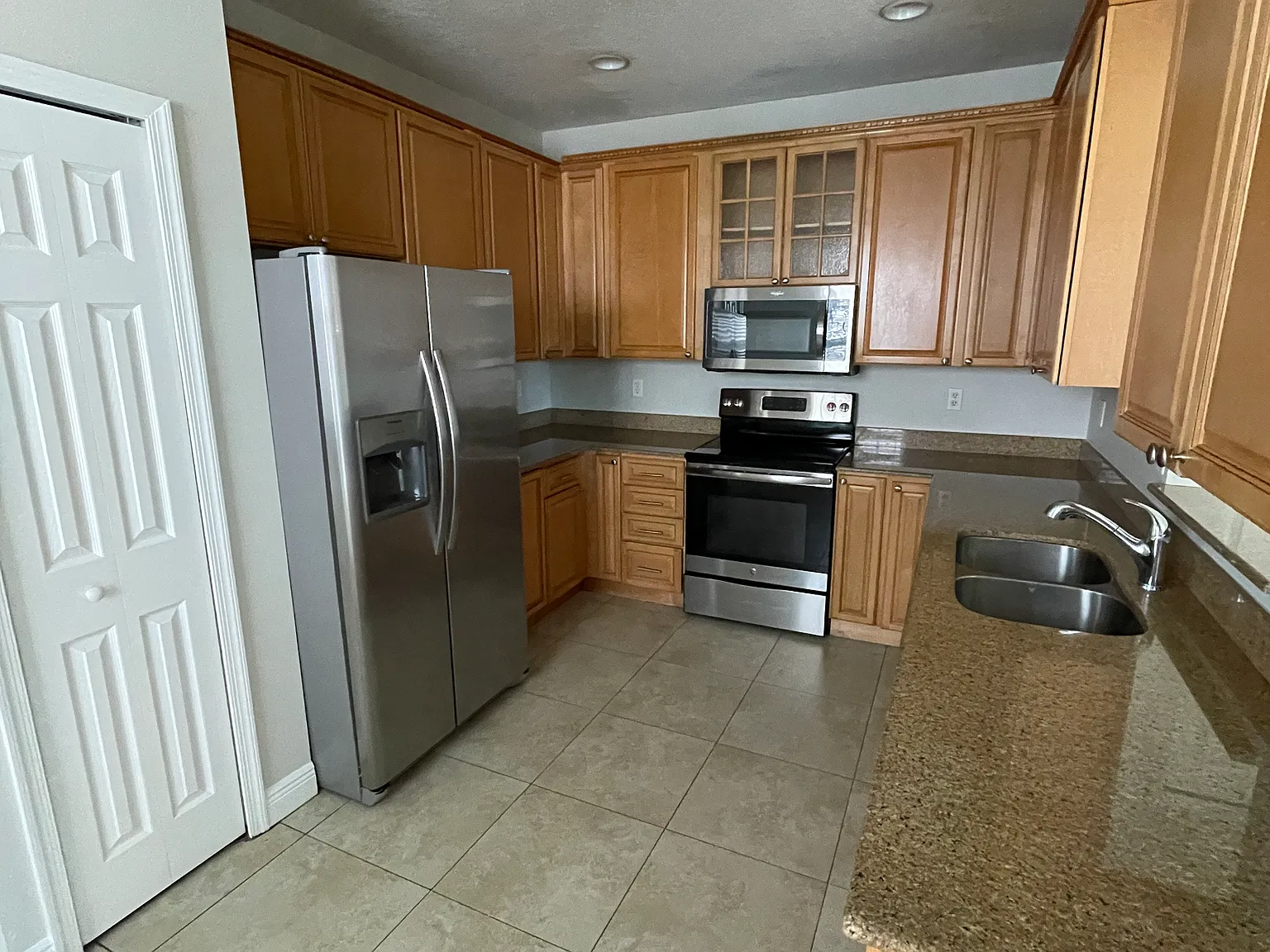 3 bed, 2.5 bath, 1700 sqft, $2,300 — Photo 1