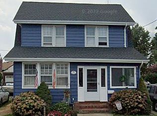 36 Malden Ave, Lynbrook, NY 11563