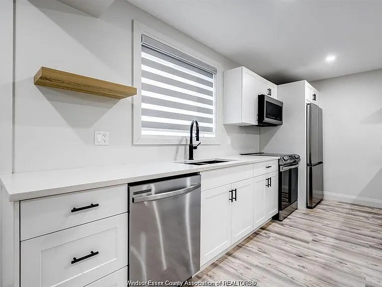241 Robinson Ave #LOWER — Photo 3